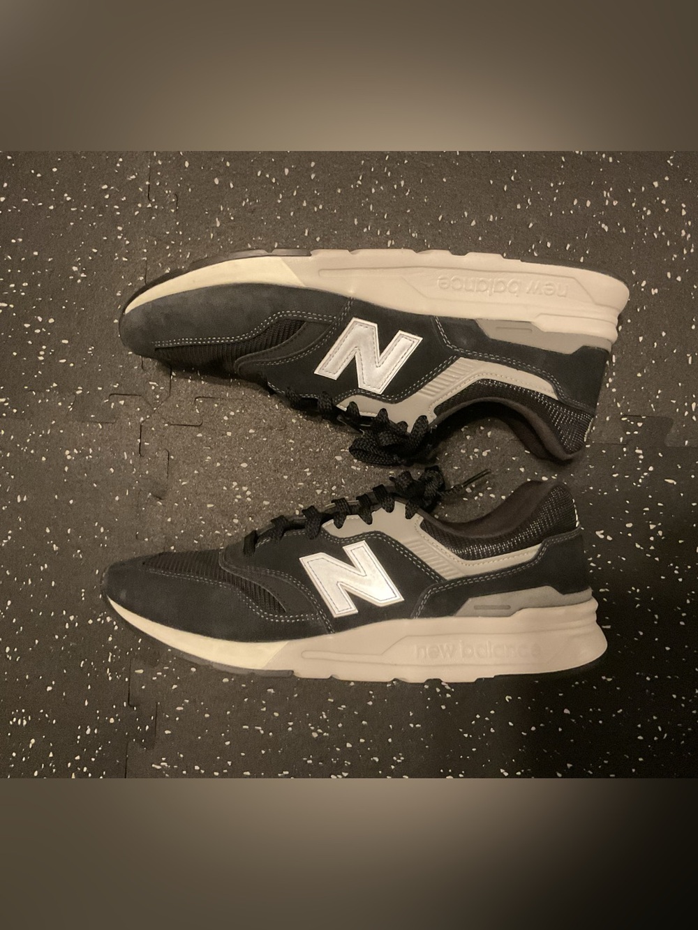 New Balance Men's Black & White Casual Sneakers